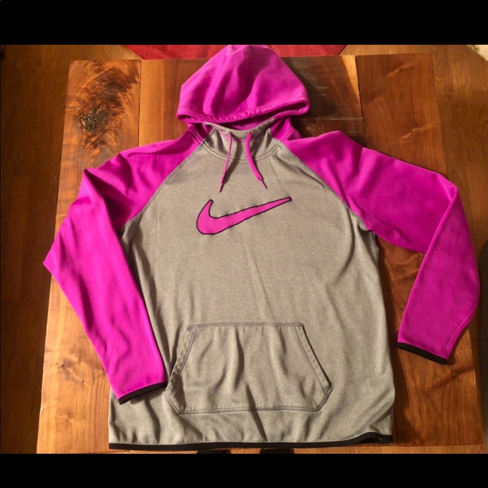 SOLD) Women’s Nike Hoddie